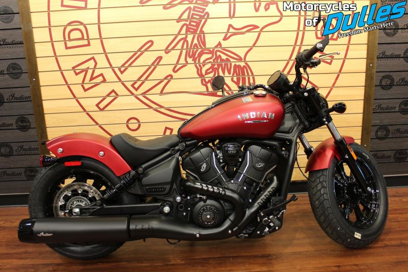 2025 Indian Motorcycle Scout Bobber Ltd w/ Tech Pkg Image 1