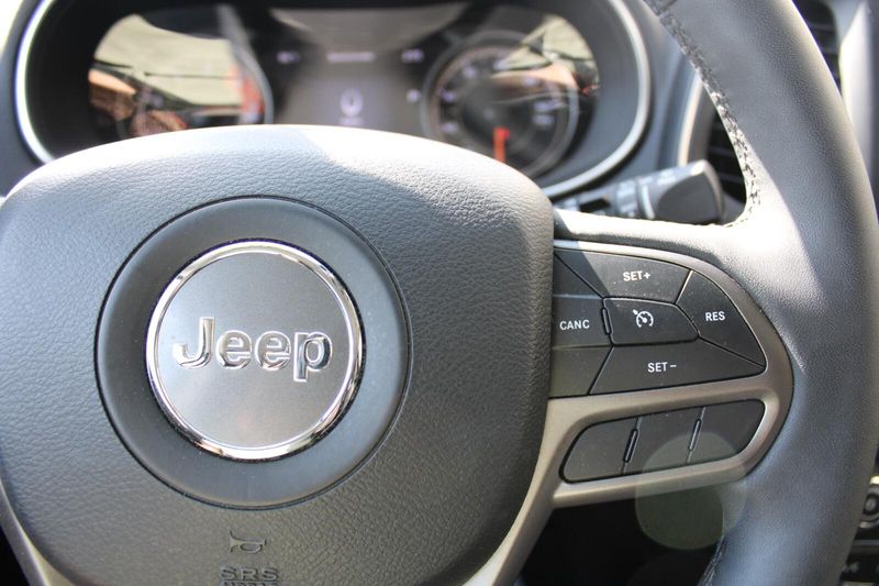 2022 Jeep Cherokee Latitude Lux photo 10