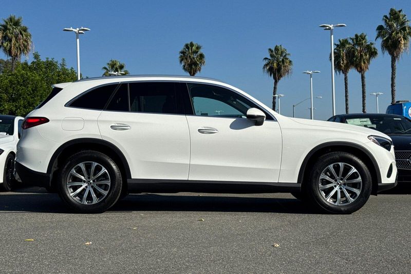 Used 2026 Mercedes-Benz GLC 300Image 3