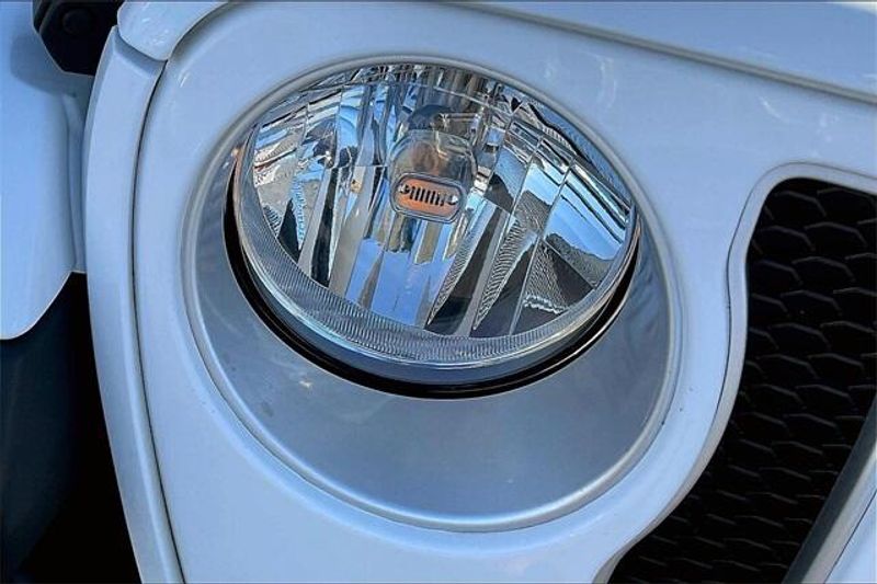 Used 2023 Jeep Wrangler SaharaImage 27