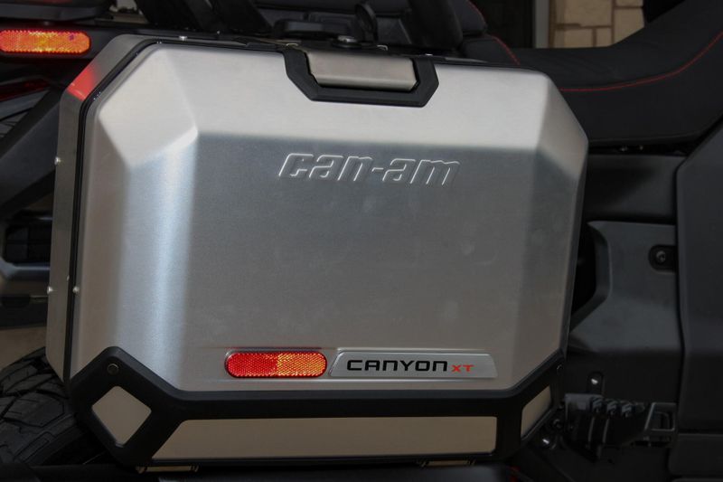 2025 Can-Am CANYON XT STERLING SILVER SATIN Image 7