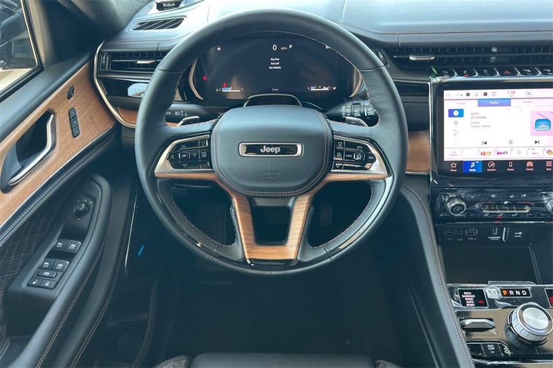2025 Jeep Grand Cherokee L Summit Reserve photo 14