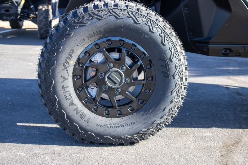 NEW 2026 CAN-AM MAVERICK R MAX X WITH SMARTSHOX 999T DCT Image 14