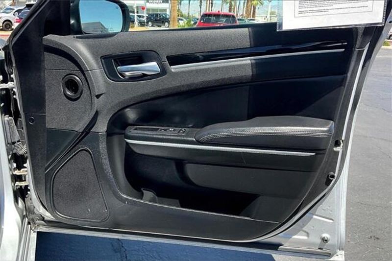 2023 Chrysler 300 TouringImage 23