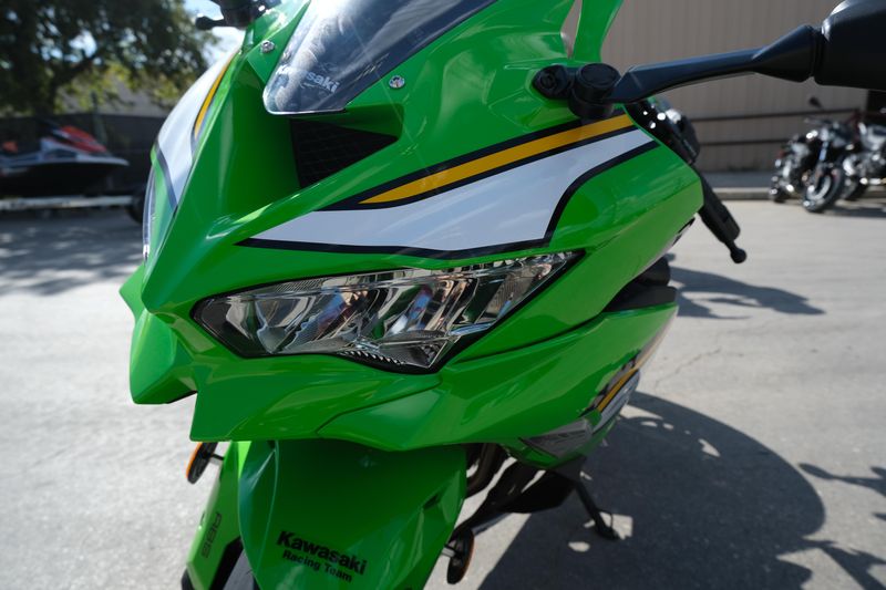 2025 Kawasaki NINJA 500 KRT EDITION LIME GREEN AND EBONY AND PEARL BLIZZARD WHITEImage 34