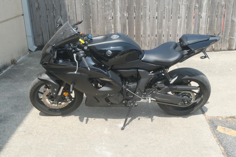 2024 Yamaha YZFR7 BLACK Image 8