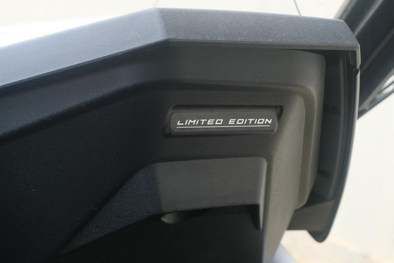 2019 Polaris SLINGSHOT GT BLACK CRYSTAL Image 15