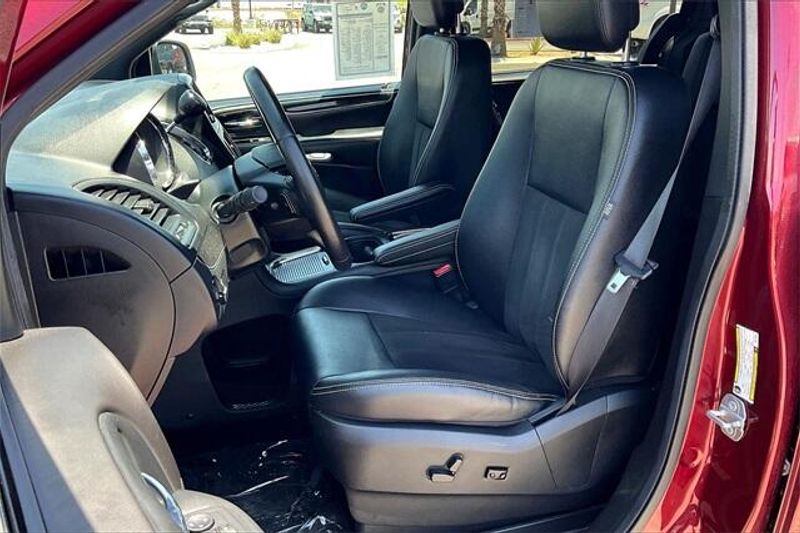 2019 Dodge Grand Caravan SXTImage 24
