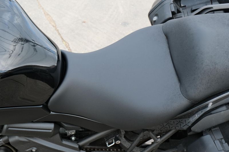 2023 Kawasaki VERSYS 650 LT METALLIC SPARK BLACK AND METALLIC FLAT SPARK BLACK Image 16