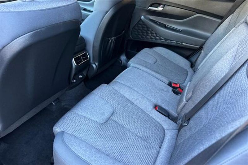 Used 2023 Hyundai Santa Fe SELImage 10