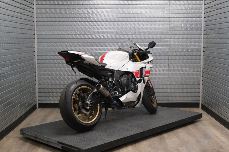 USED 2022 YAMAHA YZF-R1 Image 3