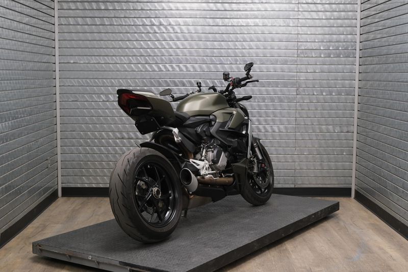 USED 2024 DUCATI STREETFIGHTER V2 Image 3
