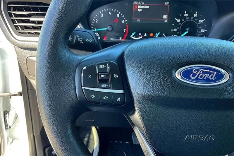 2020 Ford Escape SEImage 18