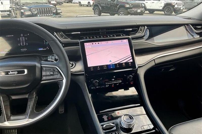 2022 Jeep Cherokee Limited 4xe photo 5