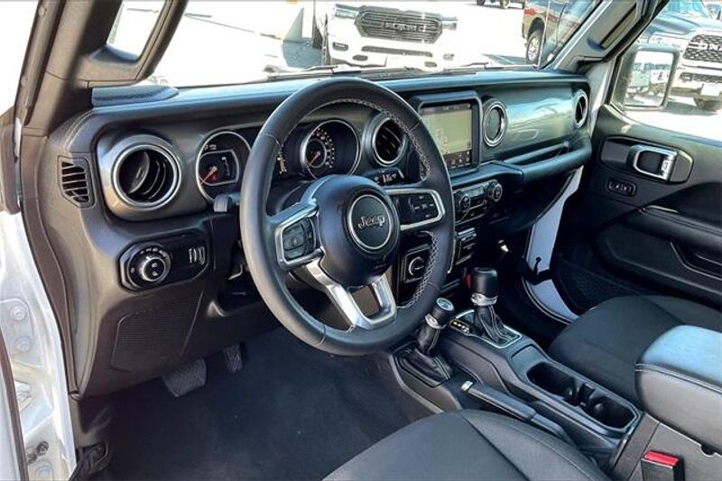 2023 Jeep Gladiator Overland photo 13