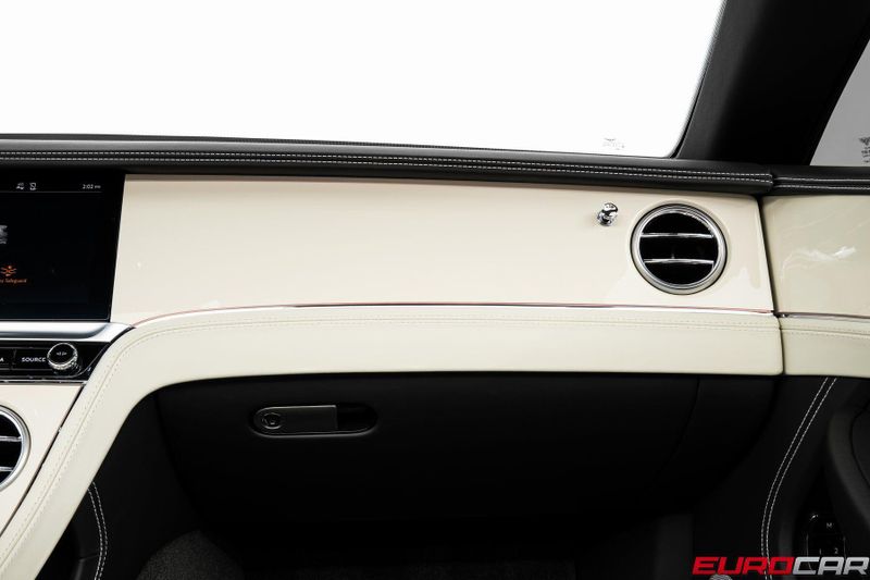 2023 Bentley Continental GTC V8 *FRONT SEAT COMFORT SPEC * TWO-TONE INTERIOR*Image 32