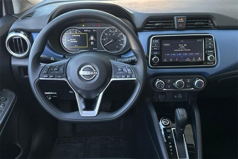 New 2025 Nissan Versa 1.6 SVImage 11