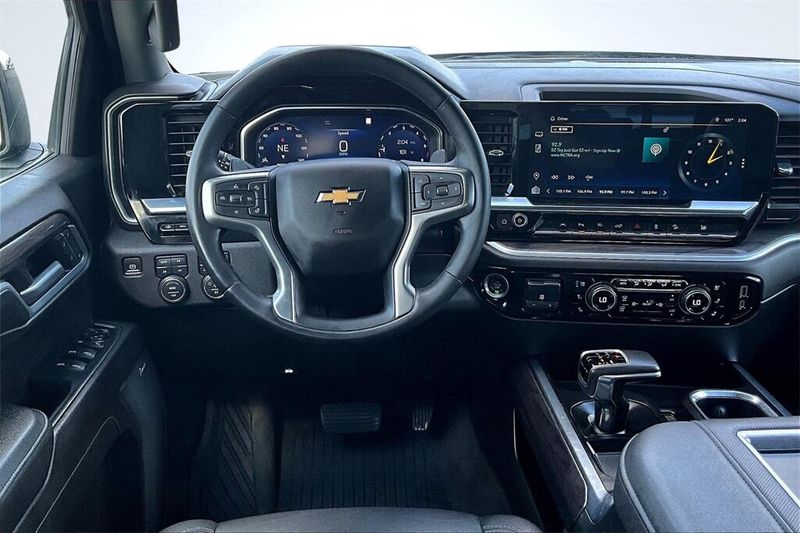 2022 Chevrolet Silverado 1500 LTZ photo 4