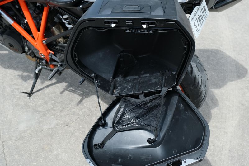 2016 KTM 1290 SUPER DUKE GREY AND ORANGE Image 9