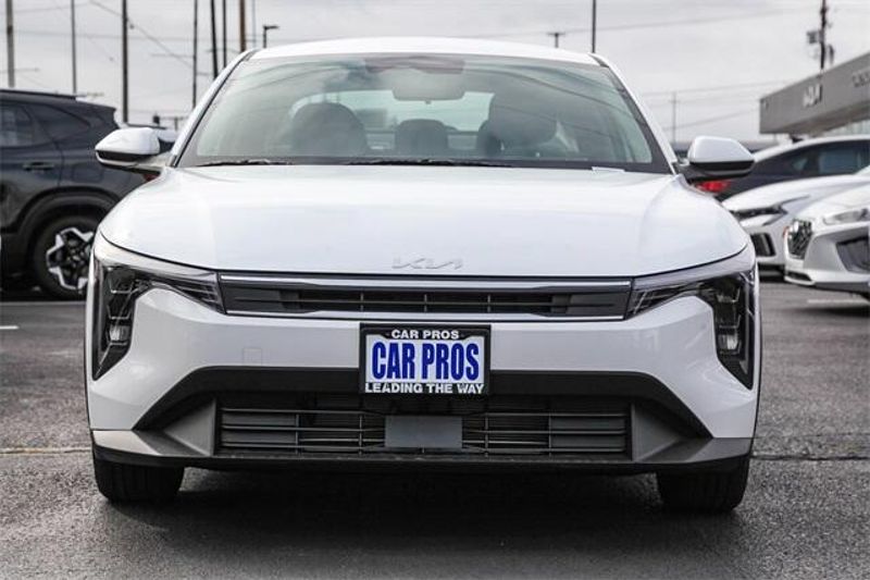 New 2025 Kia K4 LXImage 3