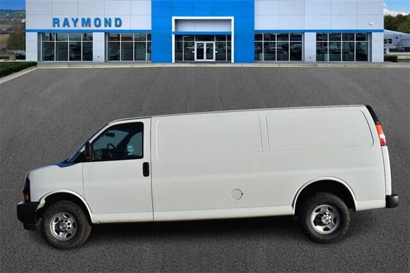 2023 Chevrolet Express 2500 Work VanImage 7