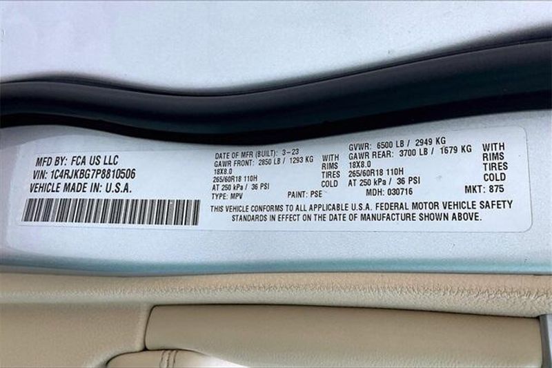 Used 2023 Jeep Grand Cherokee L LimitedImage 32