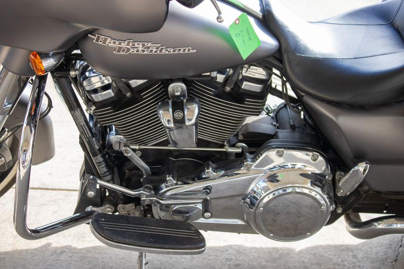 USED 2017 HARLEY STREET GLIDE SPECIAL Image 13