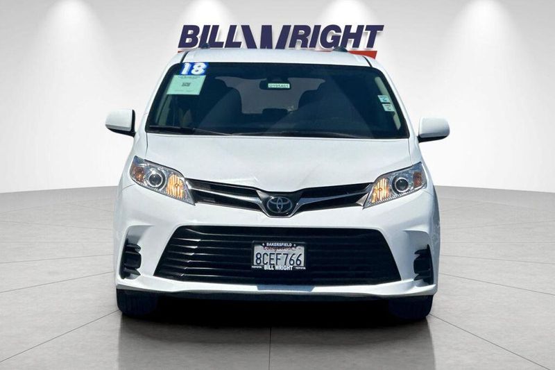 Used 2018 Toyota Sienna LEImage 8