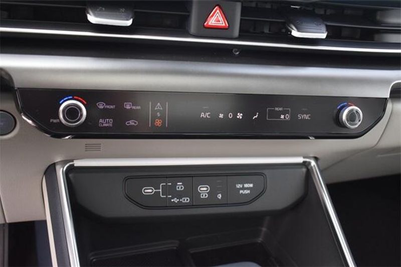 2025 Kia Carnival SX PrestigeImage 32
