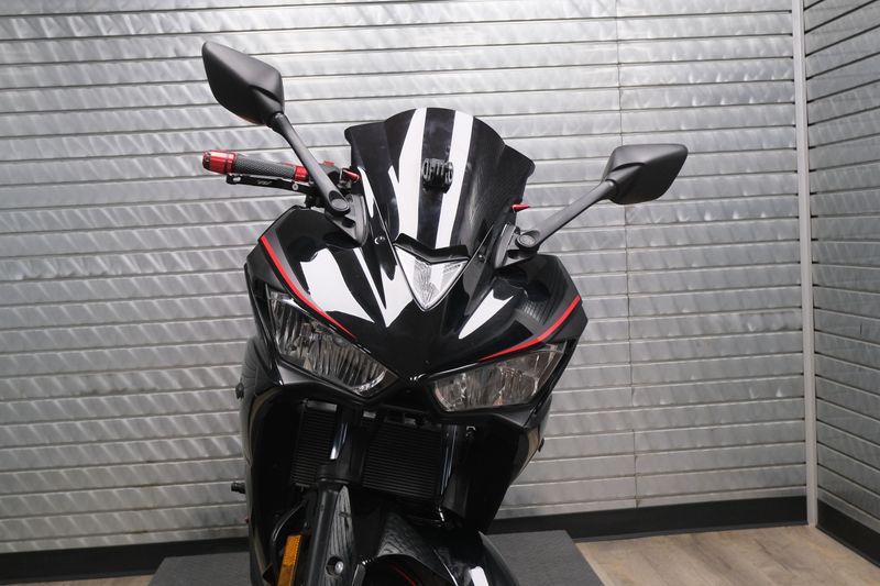 USED 2018 YAMAHA YZF-R3 Image 9