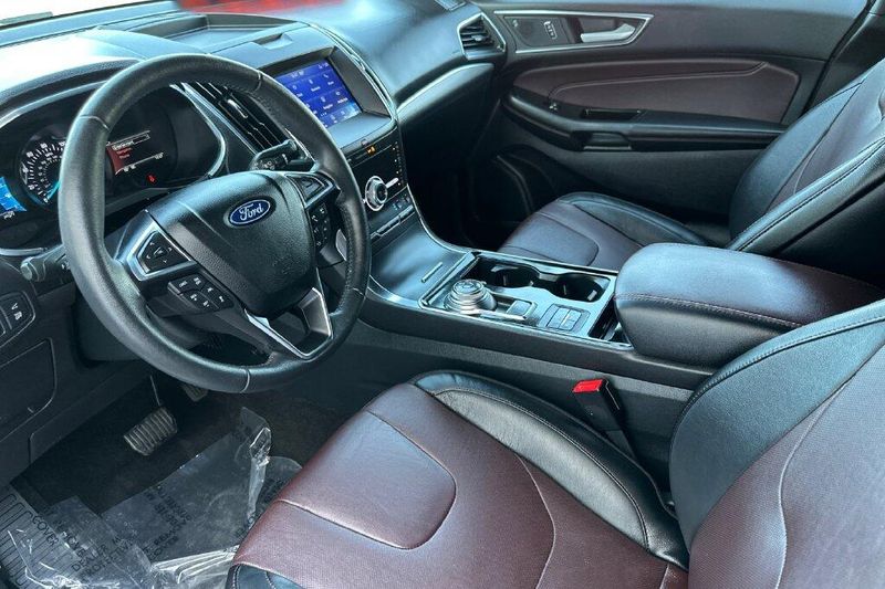 Used 2020 Ford Edge TitaniumImage 9