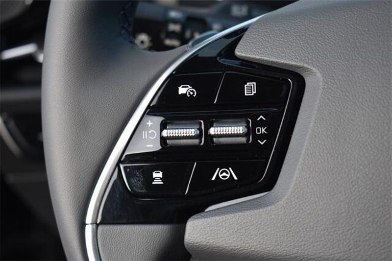 New 2025 Kia Niro EX TouringImage 26