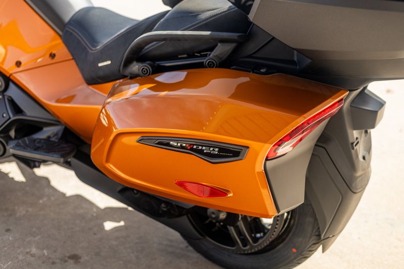 2024 Can-Am SPYDER F3 LIMITED SPECIAL SERIES COGNAC METALLICImage 12