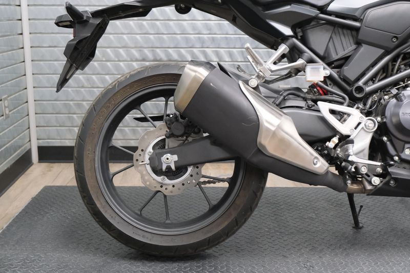 USED 2025 HONDA CB300R ABS Image 15