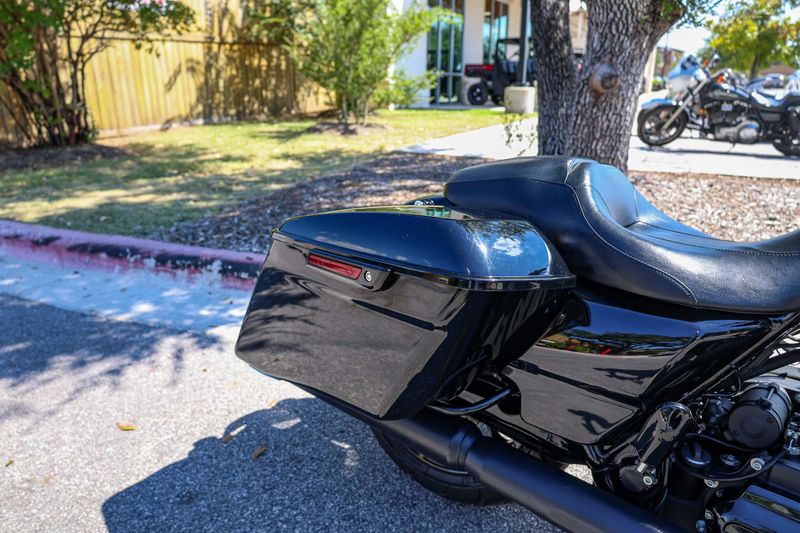 USED 2018 HARLEY STREET GLIDE SPECIAL Image 15