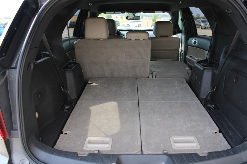 2015 Ford Explorer XLT photo 26