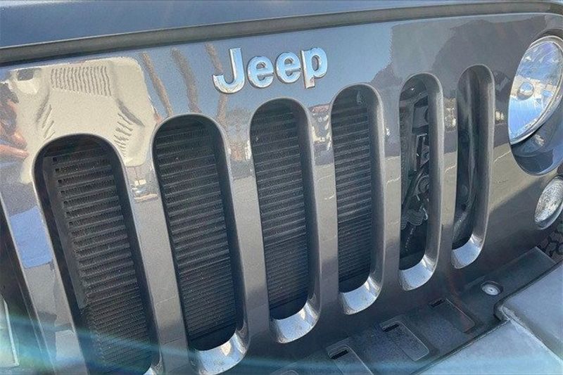 2017 Jeep Wrangler JK SportImage 30