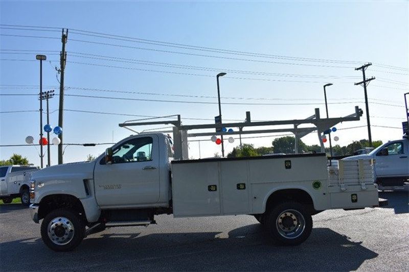 2023 Chevrolet Silverado 5500HD Work Truck in a Summit White exterior color and Dark Ash Seats With Jet Black Interior Accentsinterior. Raymond Auto Group 888-703-9950 raymonddeals.com 