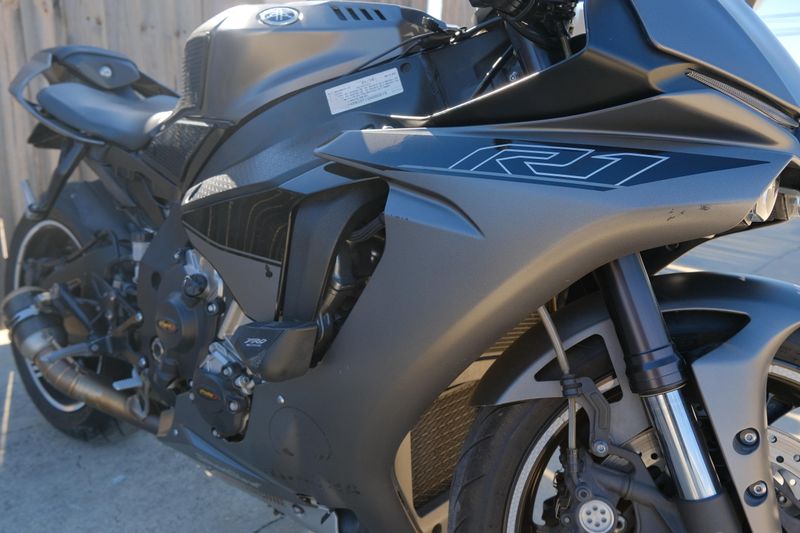 USED 2016 YAMAHA YZFR1 CA Image 34