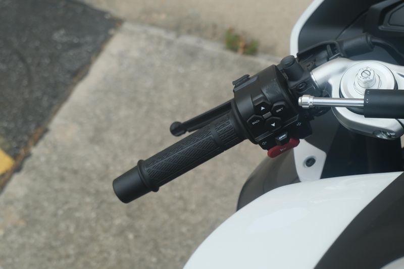 2025 CFMOTO 675SS NEBULA WHITE Image 17