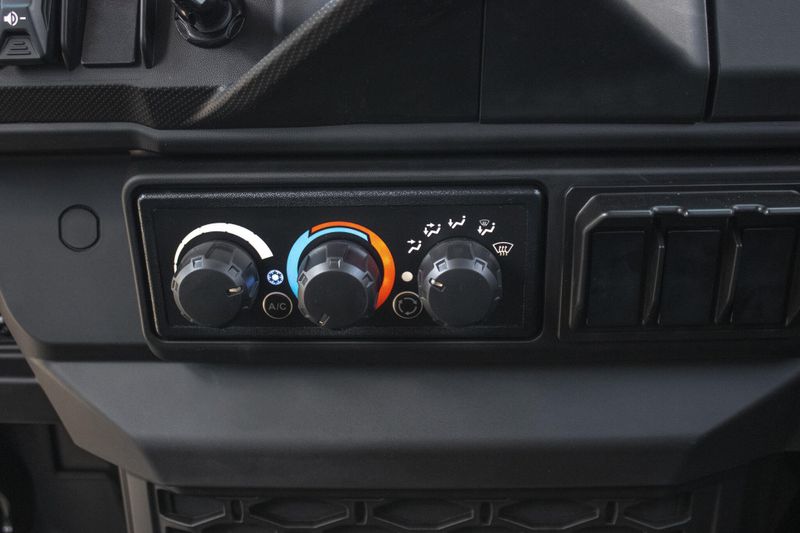 NEW 2026 CAN-AM DEFENDER MAX LIMITED CAB HD11 Image 36