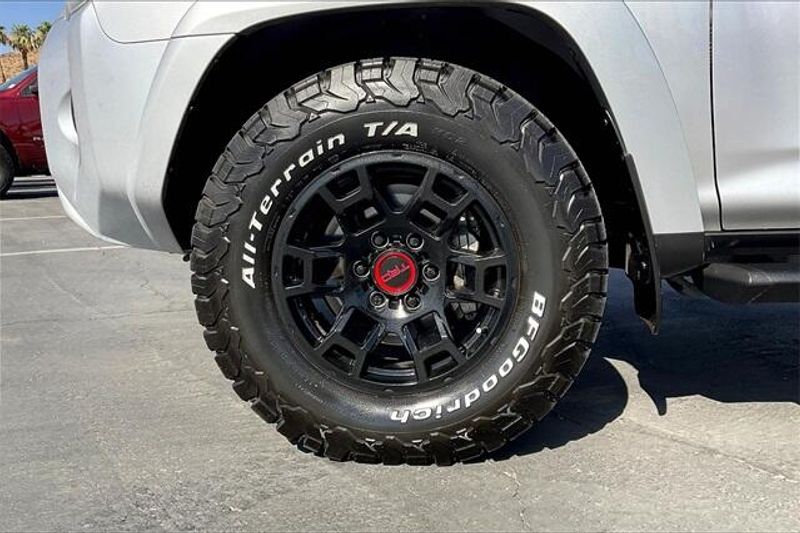 2022 Toyota 4Runner SR5Image 8