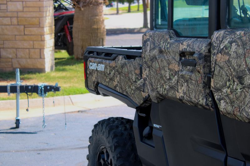 2023 Can-Am DEFENDER MAX LTD HD10 BACKWOODS CAMO Image 13