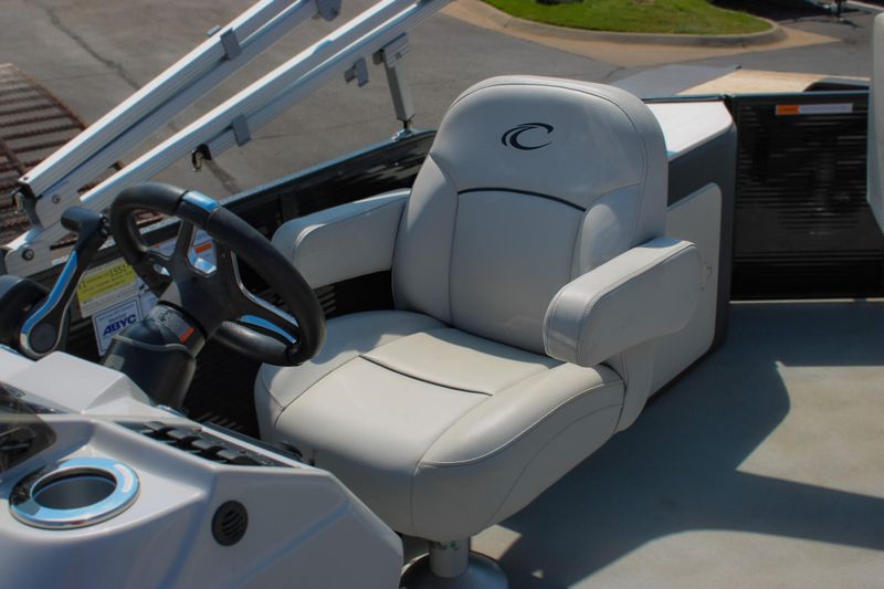USED 2022 CREST CLASSIC FISH 220 C4 Image 31