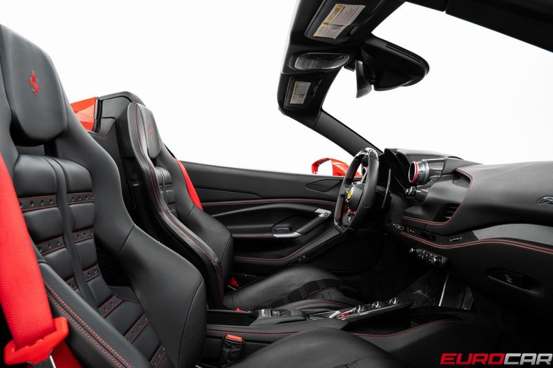 Used 2022 Ferrari F8 Spider *CARBON FIBER LED STEERING WHEEL * DAYTONA SEATS*Image 43