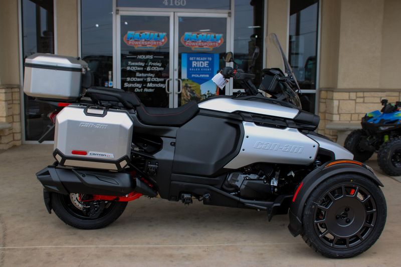 2025 Can-Am CANYON XT STERLING SILVER SATIN Image 1