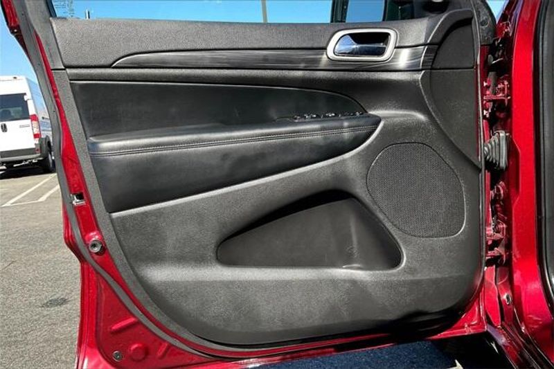 Used 2021 Jeep Grand Cherokee Laredo XImage 22