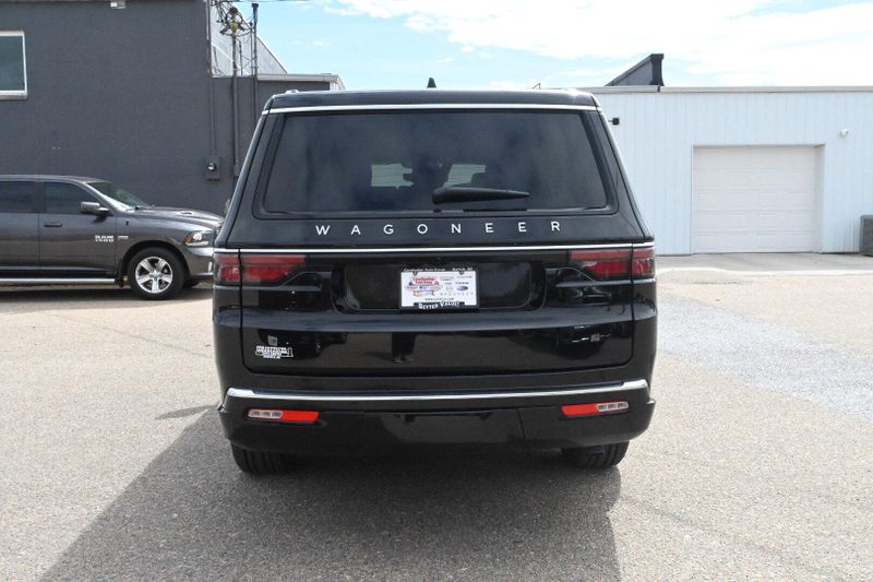 2025 Wagoneer L Image 6