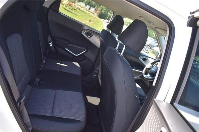New 2025 Kia Soul LXImage 13