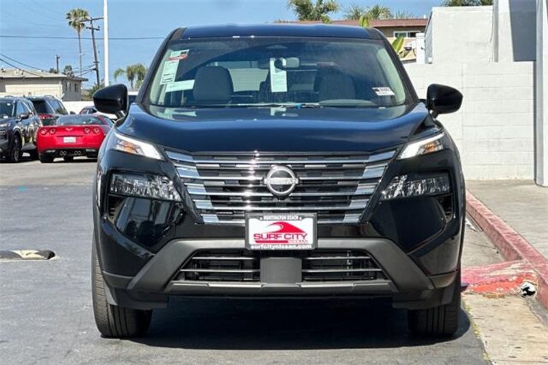 New 2025 Nissan Rogue SVImage 6